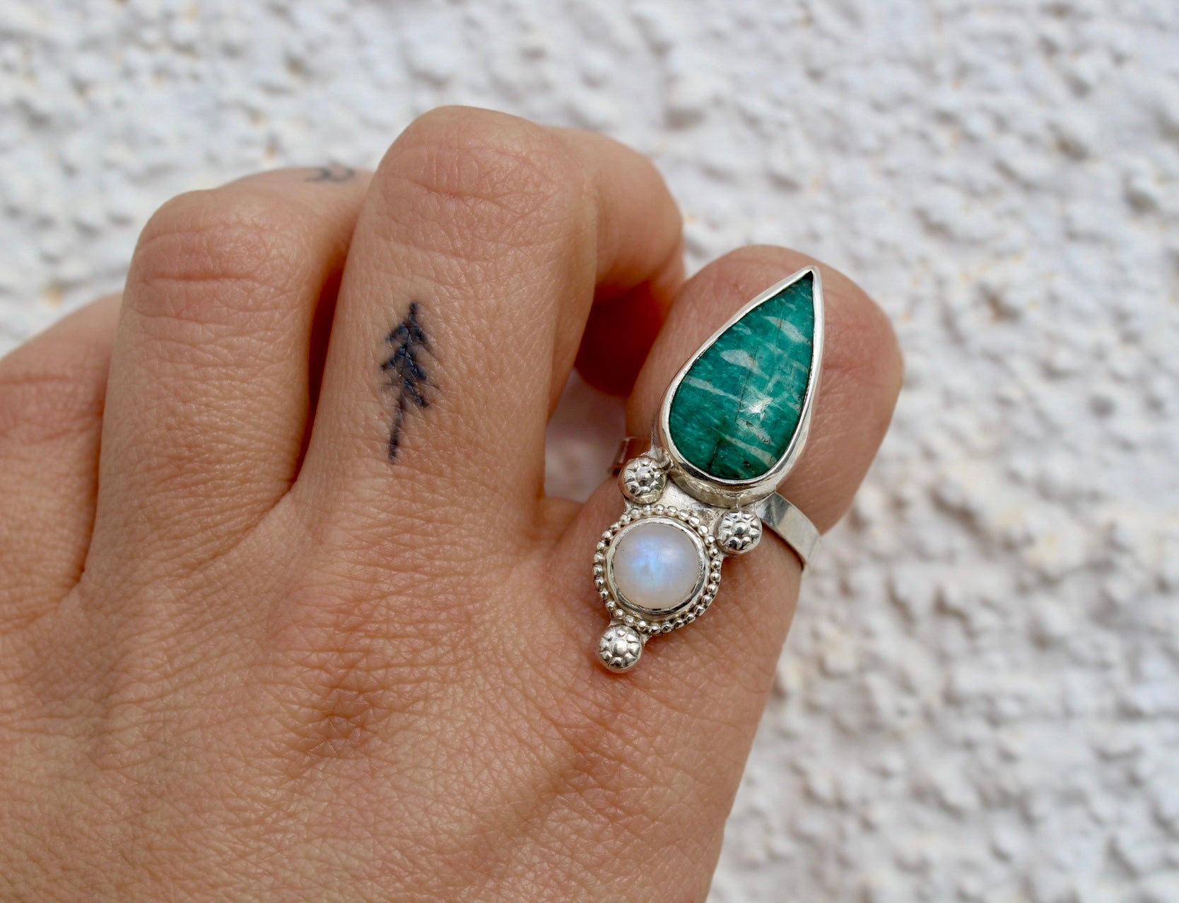 Anillo ZAHARA - Piedra Lunar Amazonita - Regulable