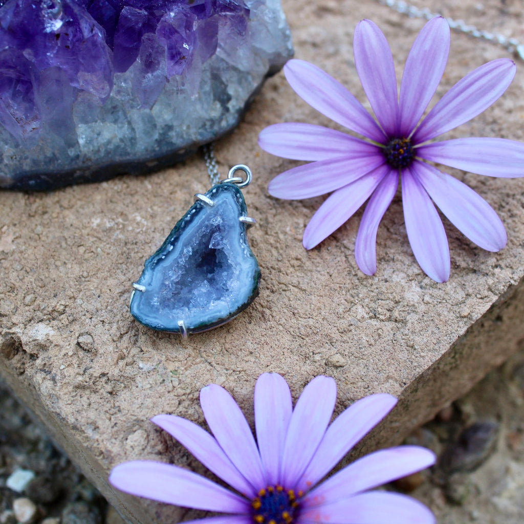 Collares Saula | Geoda de ágata lila en plata reciclada