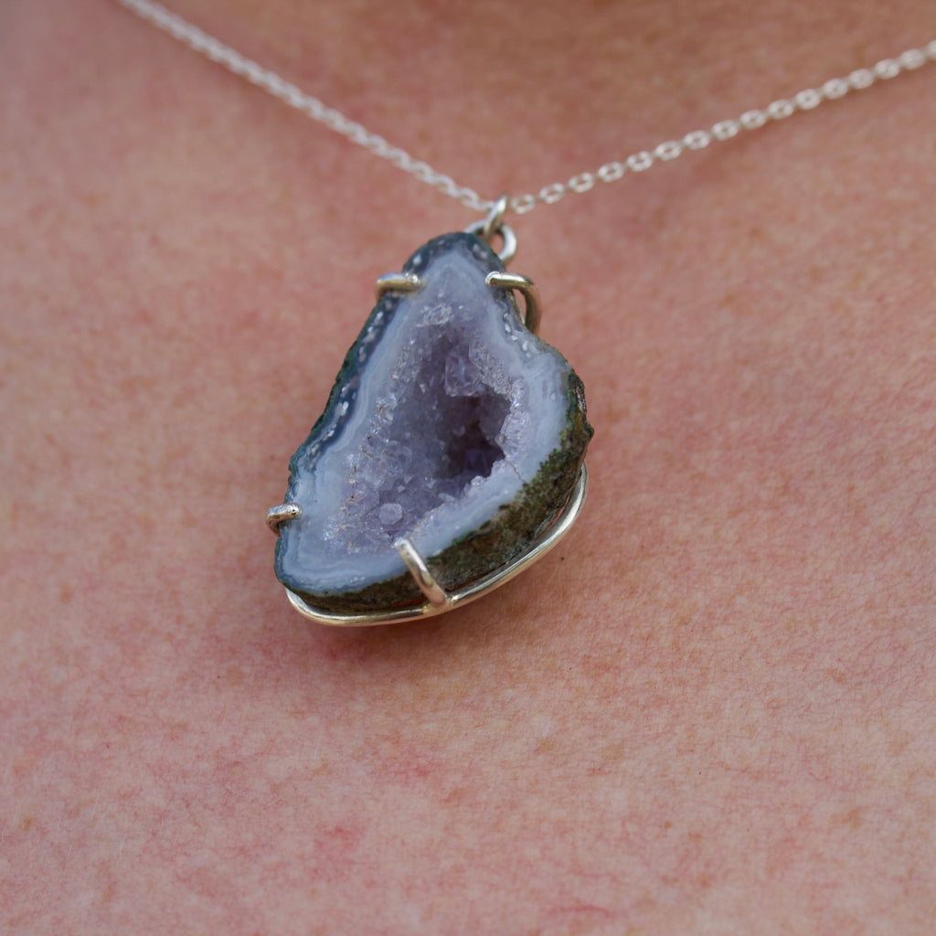 Collares Saula | Geoda de ágata lila en plata reciclada