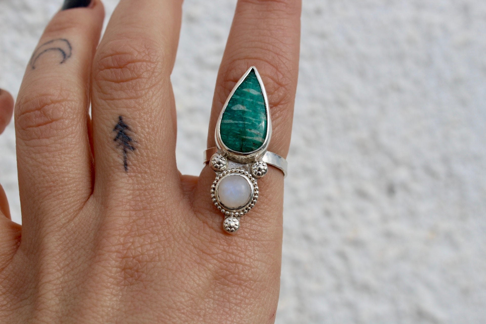 Anillo ZAHARA - Piedra Lunar Amazonita - Regulable