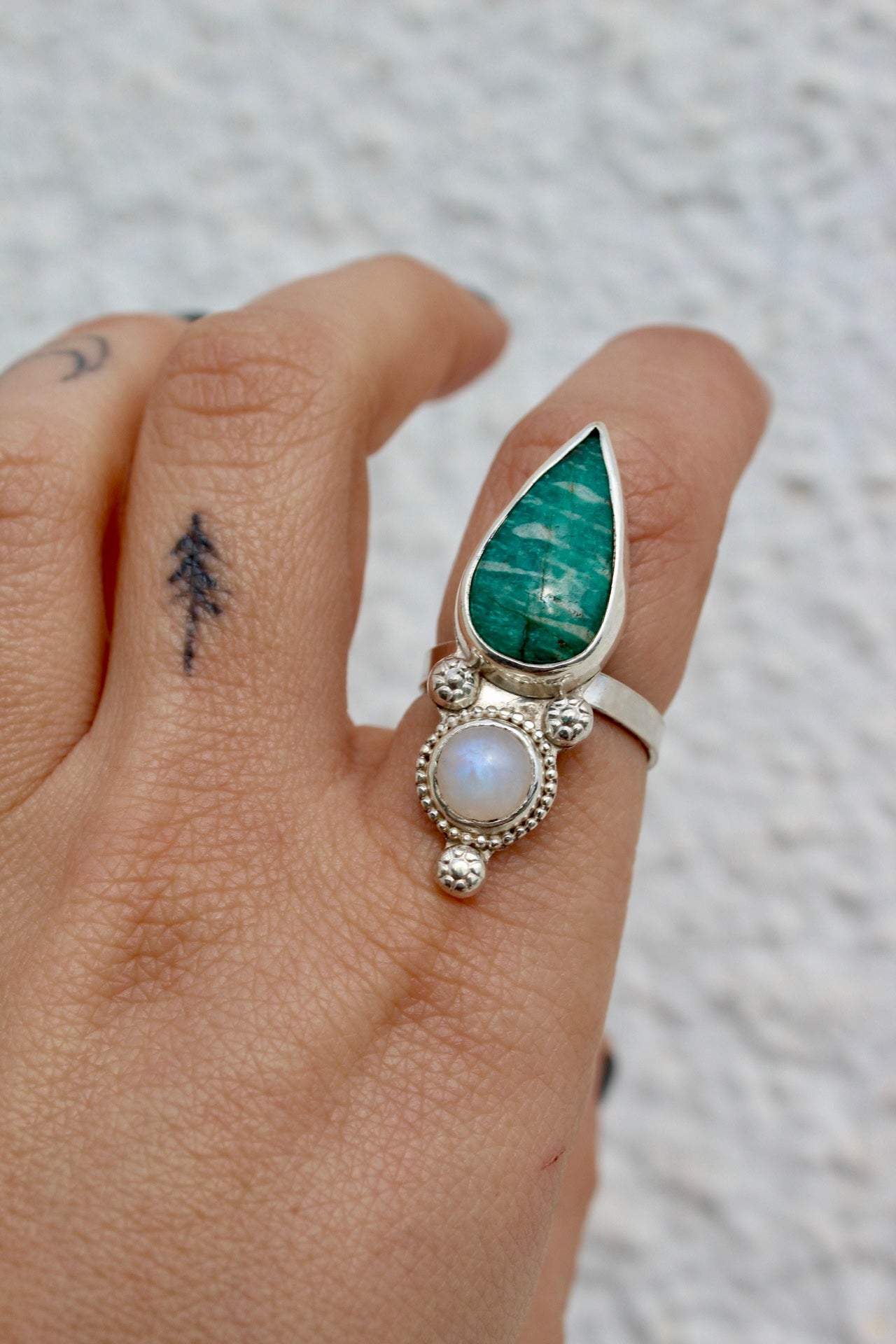 Anillo ZAHARA - Piedra Lunar Amazonita - Regulable