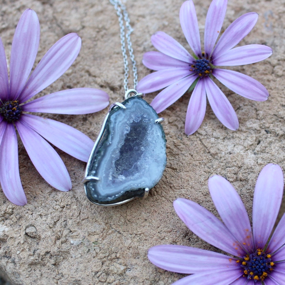 Collares Saula | Geoda de ágata lila en plata reciclada