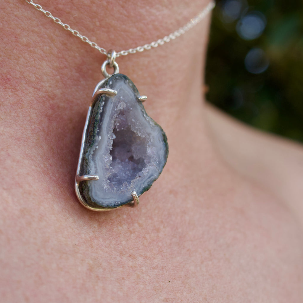 Collares Saula | Geoda de ágata lila en plata reciclada