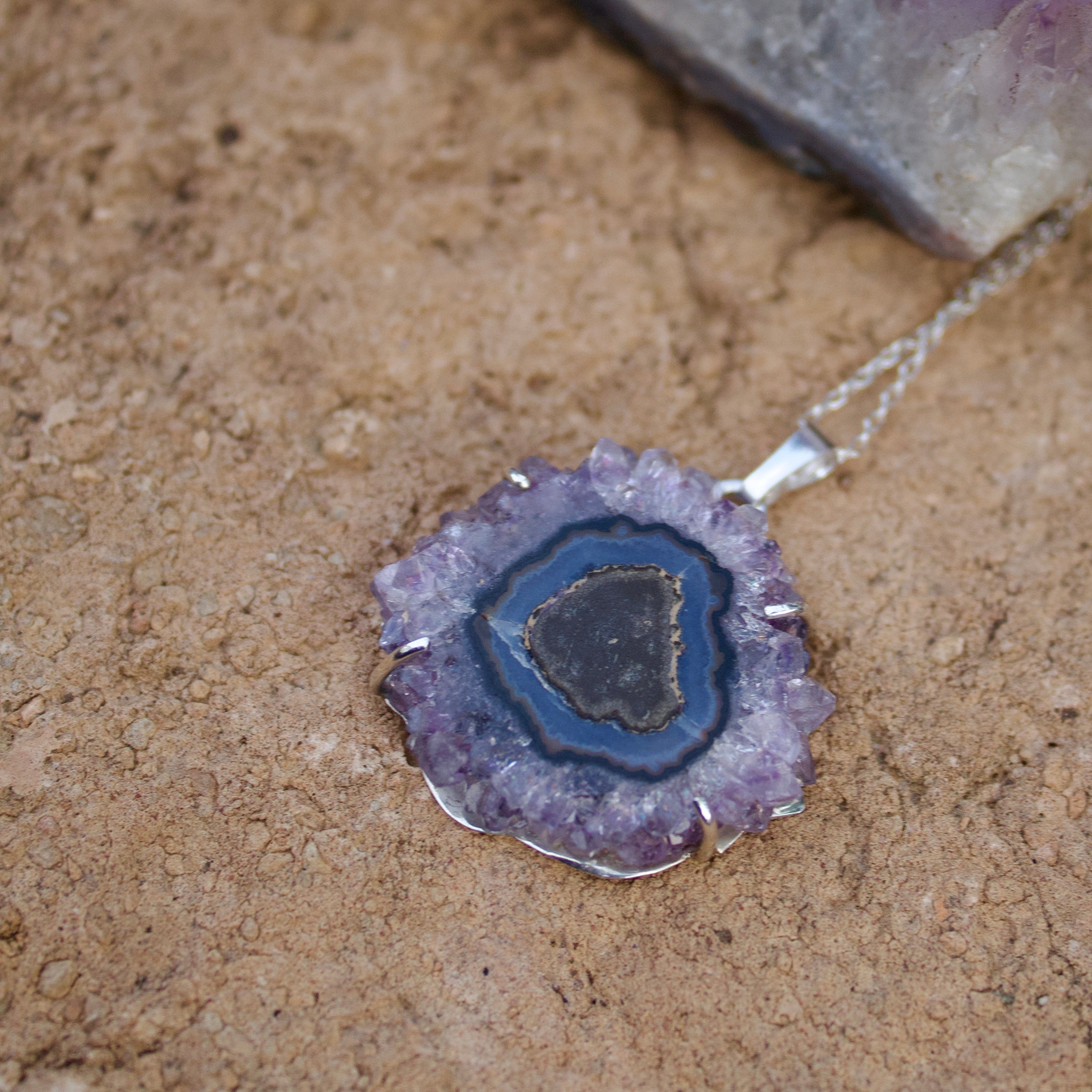 Collar Eyipantla | Rodaja de estalactita de amatista