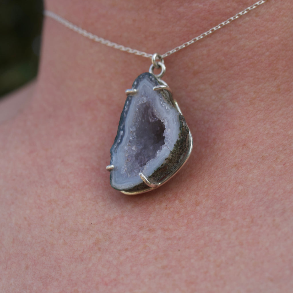 Collares Saula | Geoda de ágata lila en plata reciclada