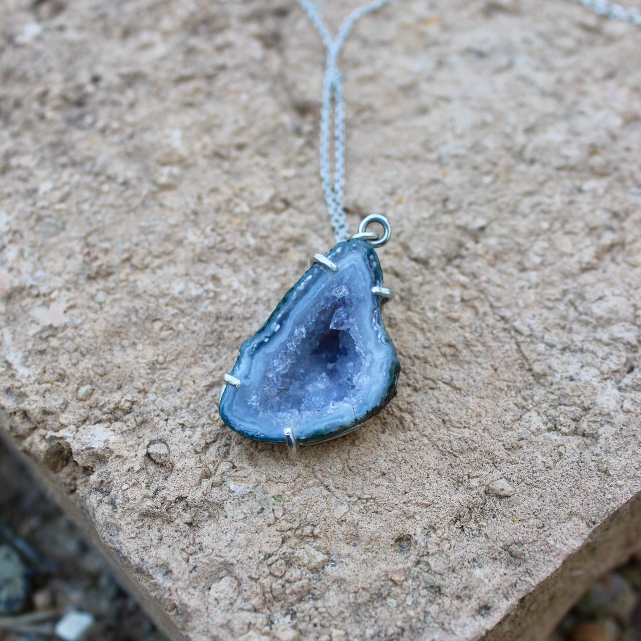 Collares Saula | Geoda de ágata lila en plata reciclada