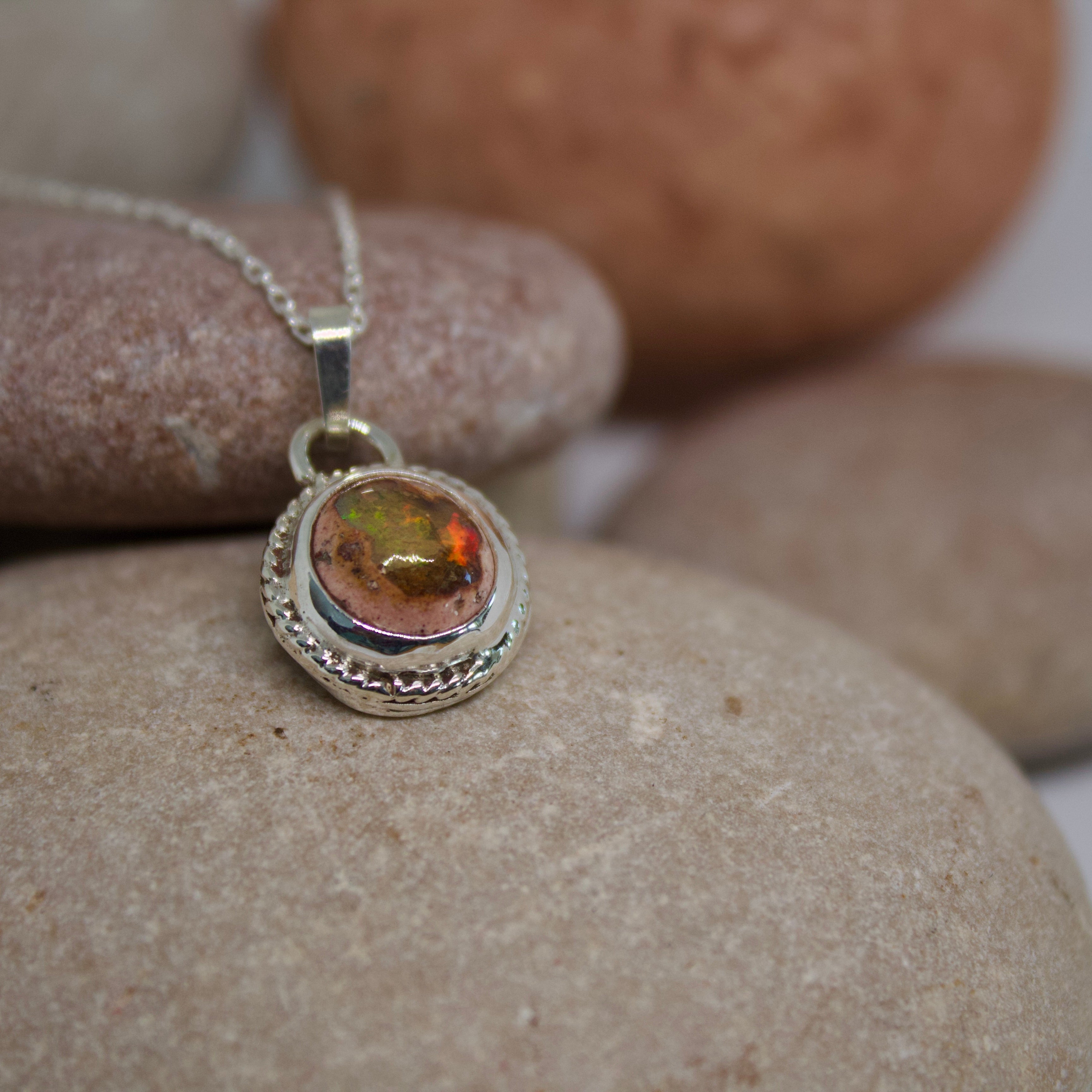 Collar ópalo de fuego