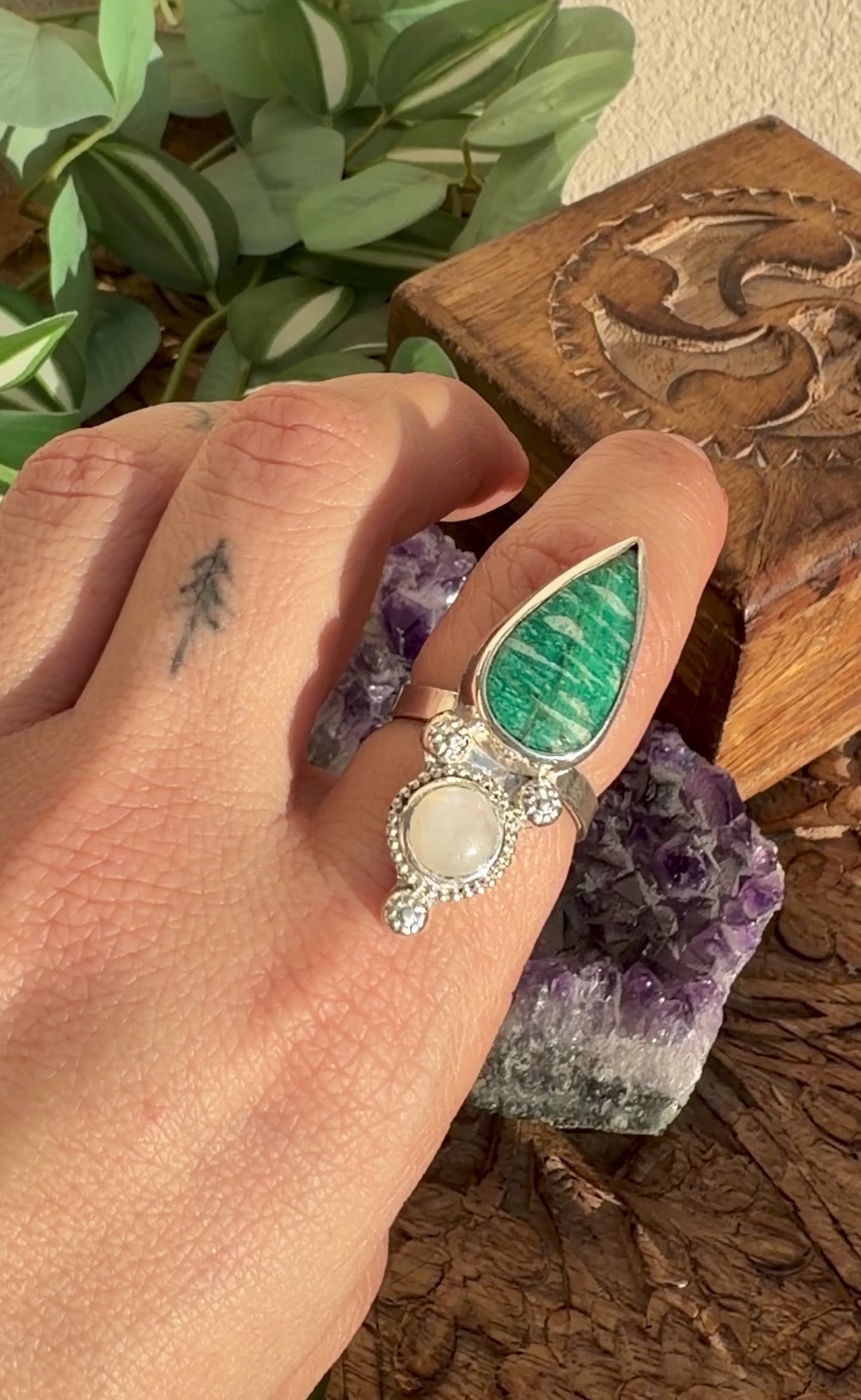 Anillo ZAHARA - Piedra Lunar Amazonita - Regulable