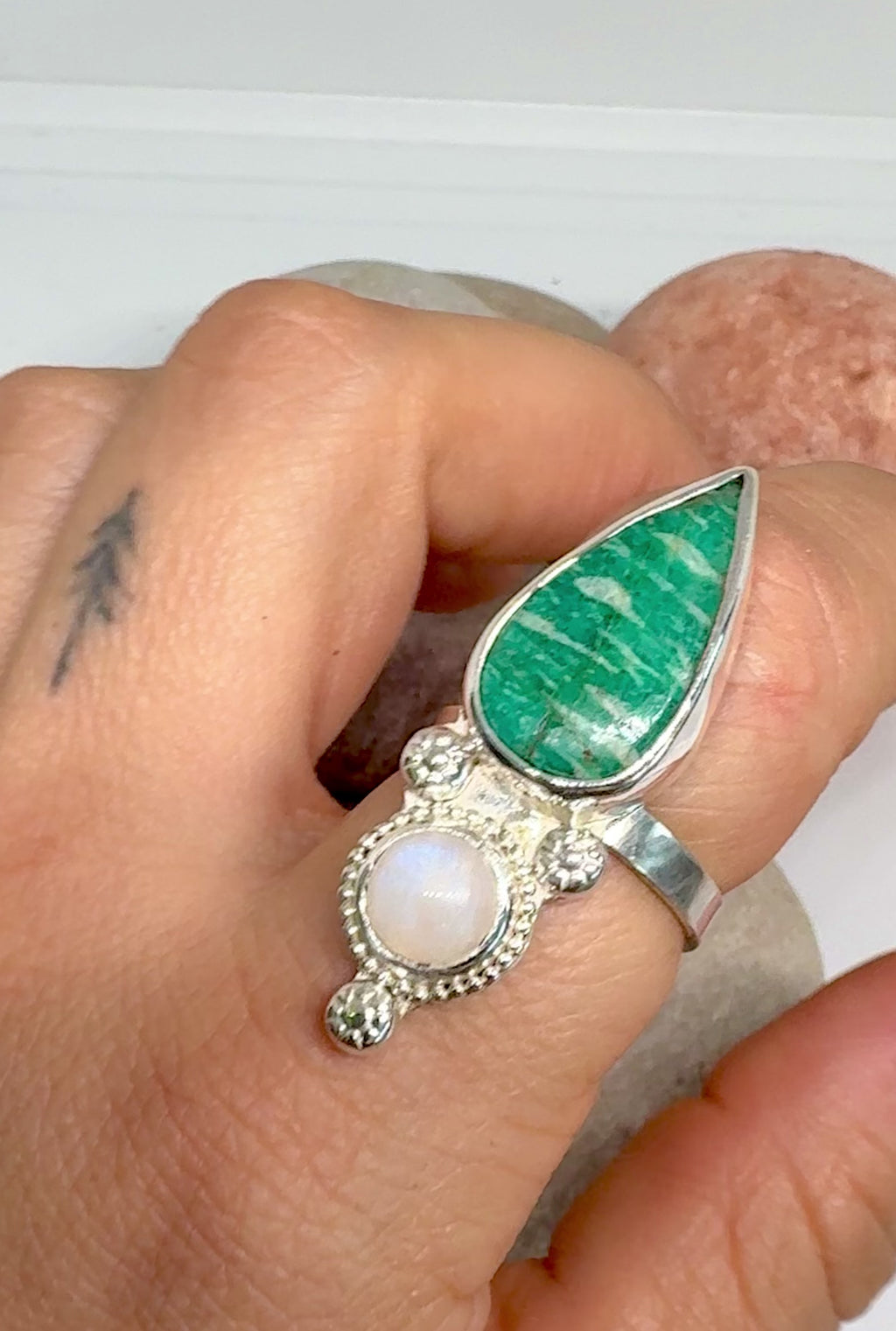 Anillo ZAHARA - Piedra Lunar Amazonita